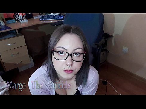 ❤️ Kynþokkafull stelpa með gleraugu sýgur dildó djúpt á myndavélinni Klám á is.onlyhdporn.ru